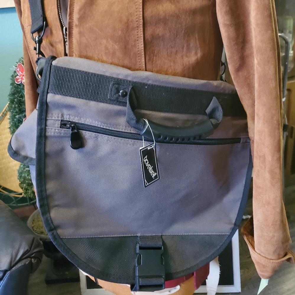 Laptop carrying  case.